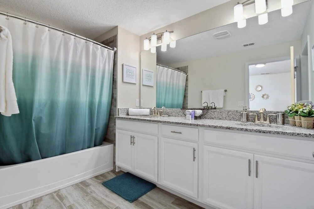 "boutique" Style Home Near Disney! 5 Bedroom Home by RedAwning