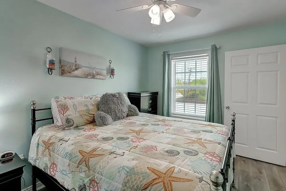 Fisherman's Inn 2 Bedroom Home by RedAwning