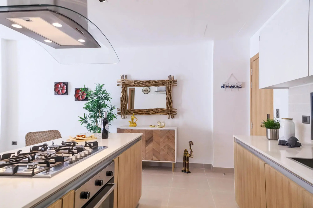 Gorgeous Ground Floor Apartment With Shared Pool A1