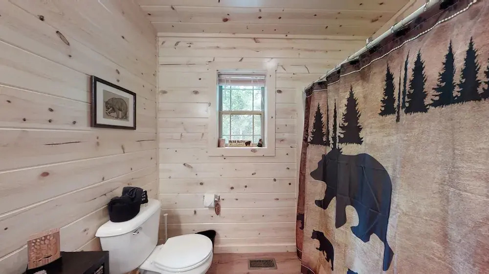 Cozy Bear Den 2 Bedroom Cabin by RedAwning