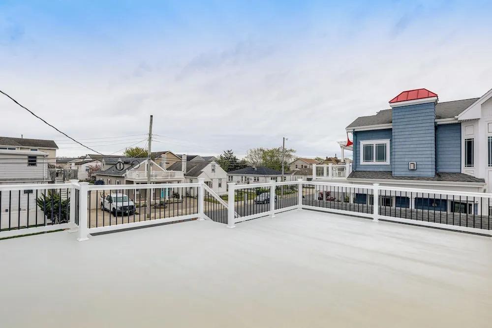 Sunset, Water Views: Wildwood Crest on Sunset Lake