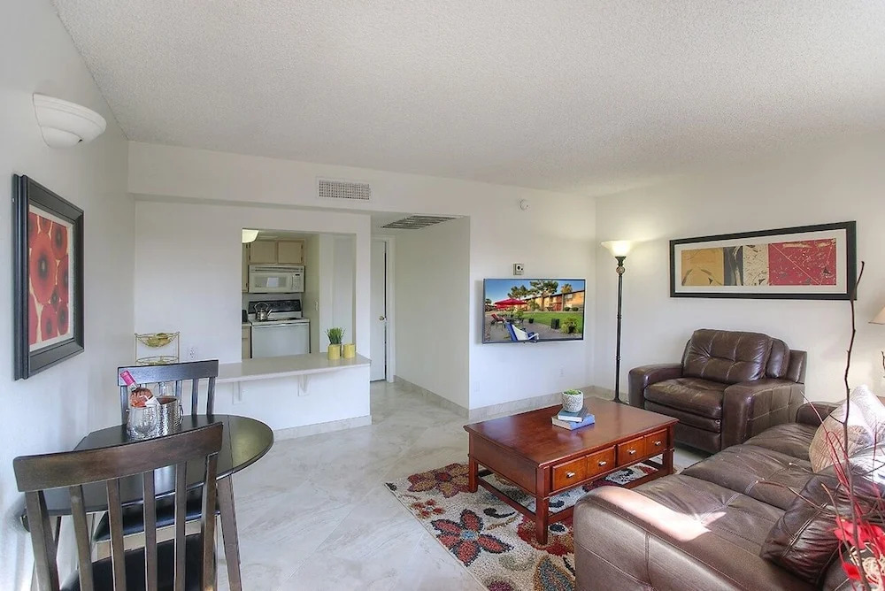 116 Fully Furnished 1BR Suite-Prime Location! by RedAwning