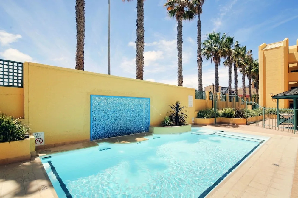 Sandcastles Beachfront ☆ Luxury Retreat Apartment