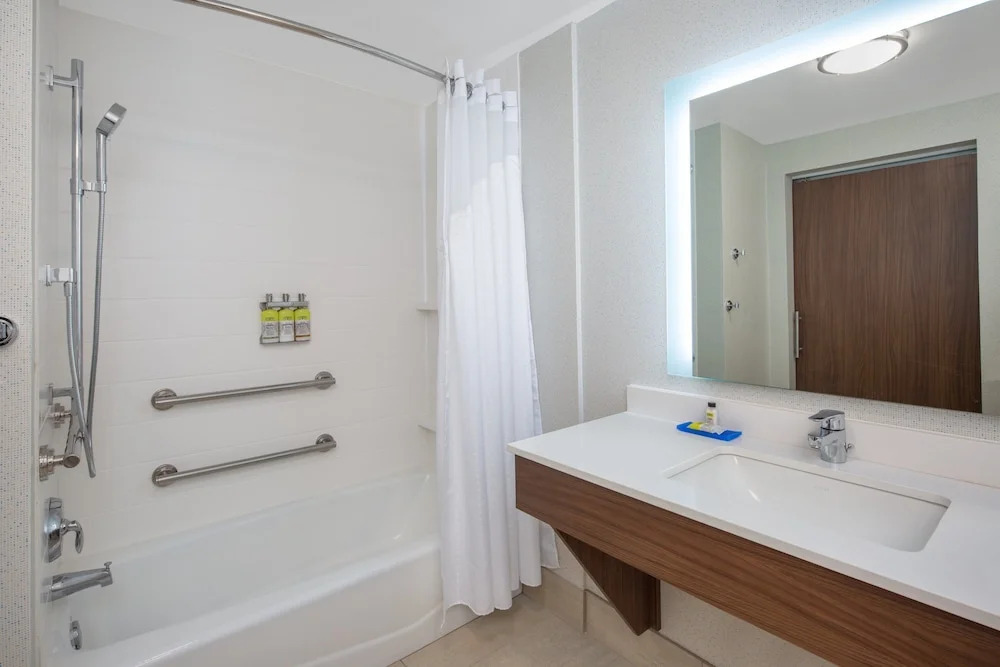 Holiday Inn Express & Suites Chico by IHG