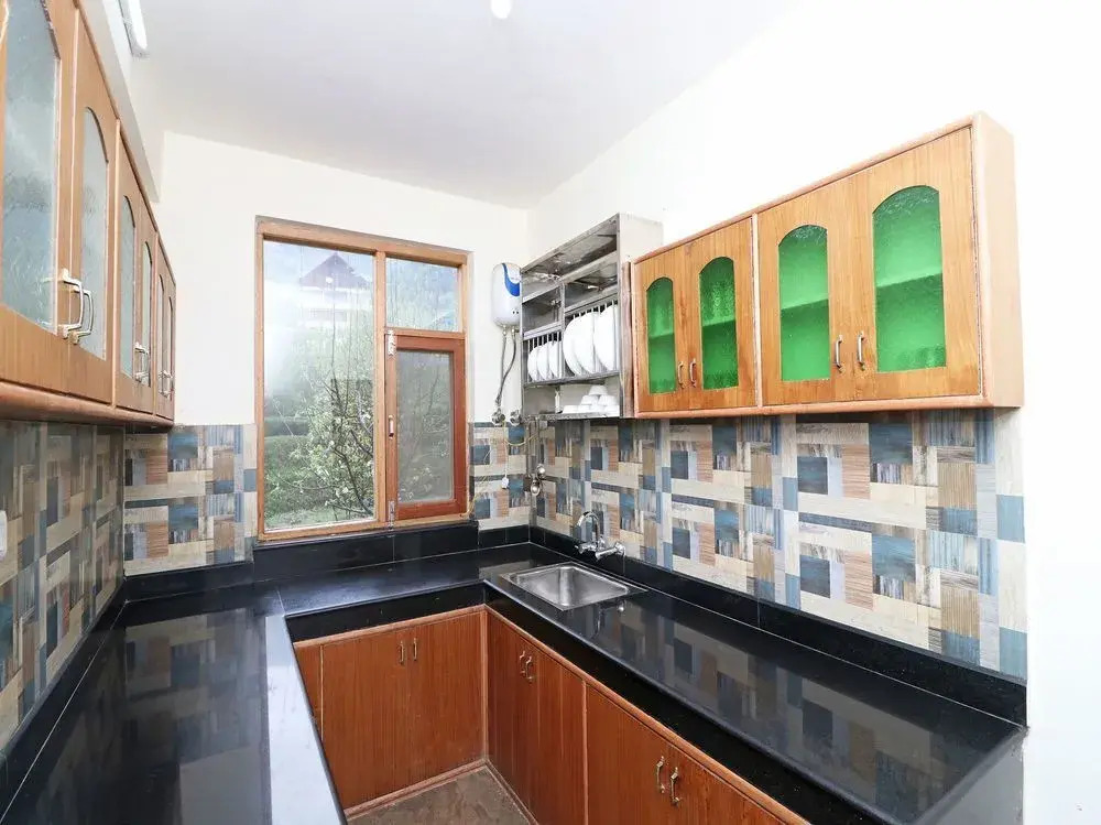 OYO 13697 Home Exotic Hill View Studio Naggar Road