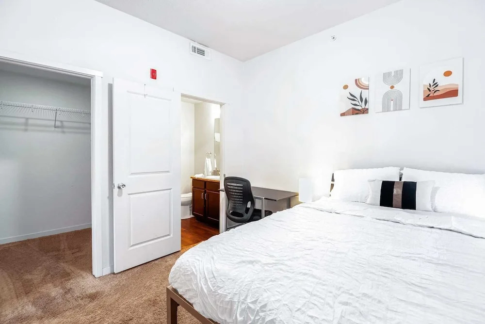 Spacious 3BR Apartment Central to All
