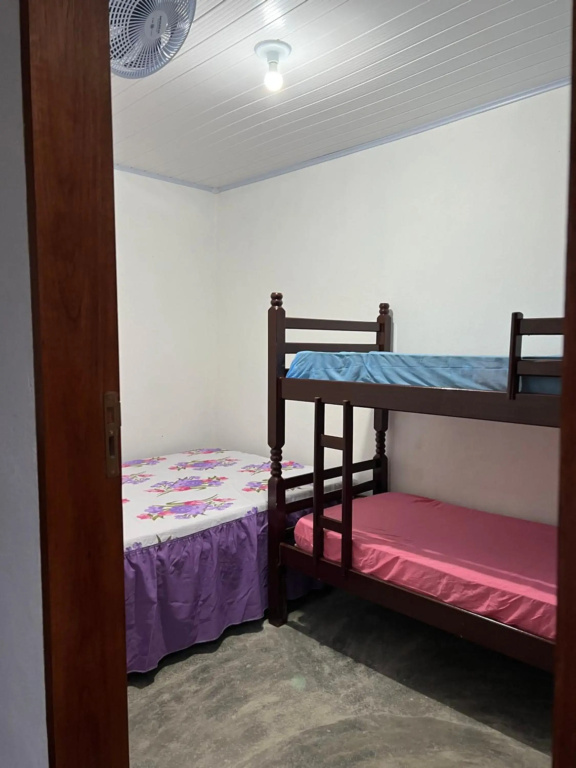 Aluguel de mini quartos e barracas no Perequê-açu de frente para o mar numero 1125