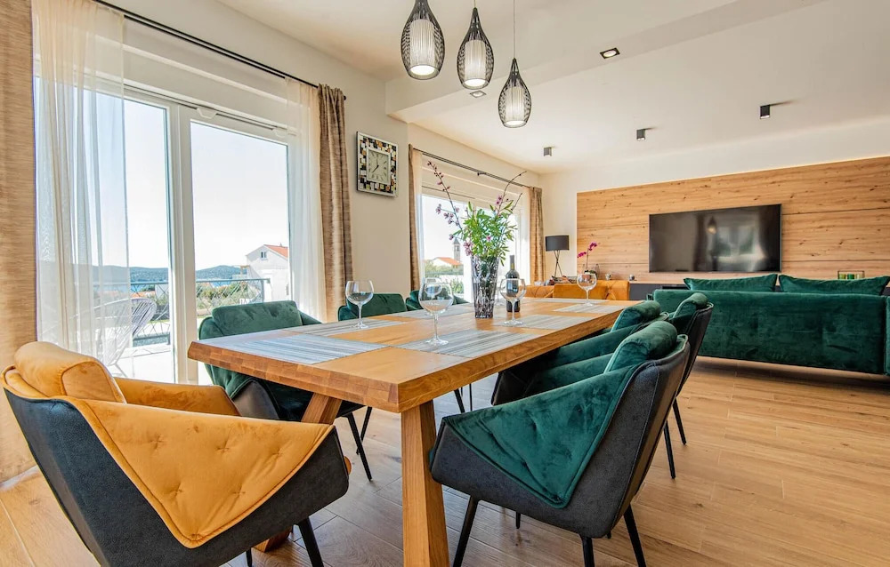 Amazing Home in Zaboric With 4 Bedrooms, Wifi and Outdoor Swimming Pool