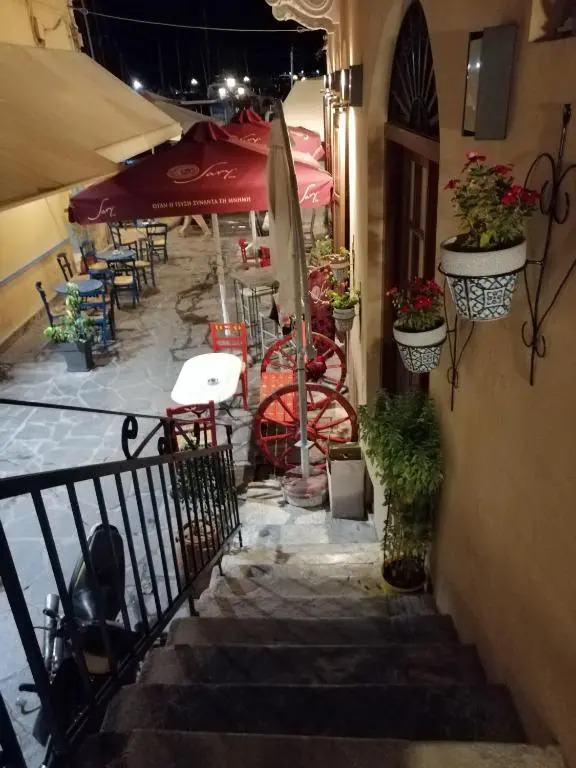 Aegina Port Apt 4
