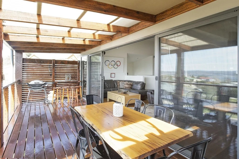 Ned Kelly's Retreat - Sophisticated style with modern convenience and