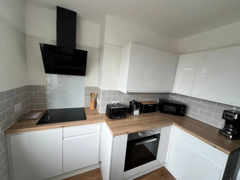 Beautiful 2b Apt in the Heart of Glastonbury.