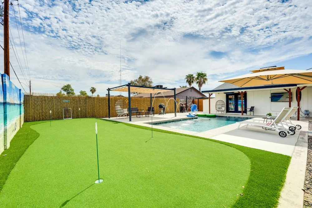 Glendale Getaway: Swim, Putt, Grill, & Relax!