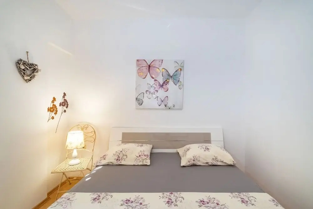 San - Comfortable and Great Location - A2