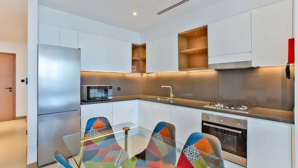 Luxury StayCation - Tranquil Waters: 2BR Luxury Apart. in Dubai Marina