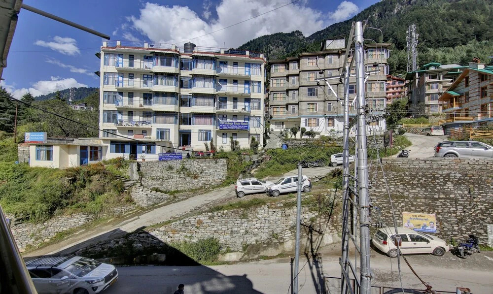 Itsy By Treebo - Chichoga Holiday Inn With River View