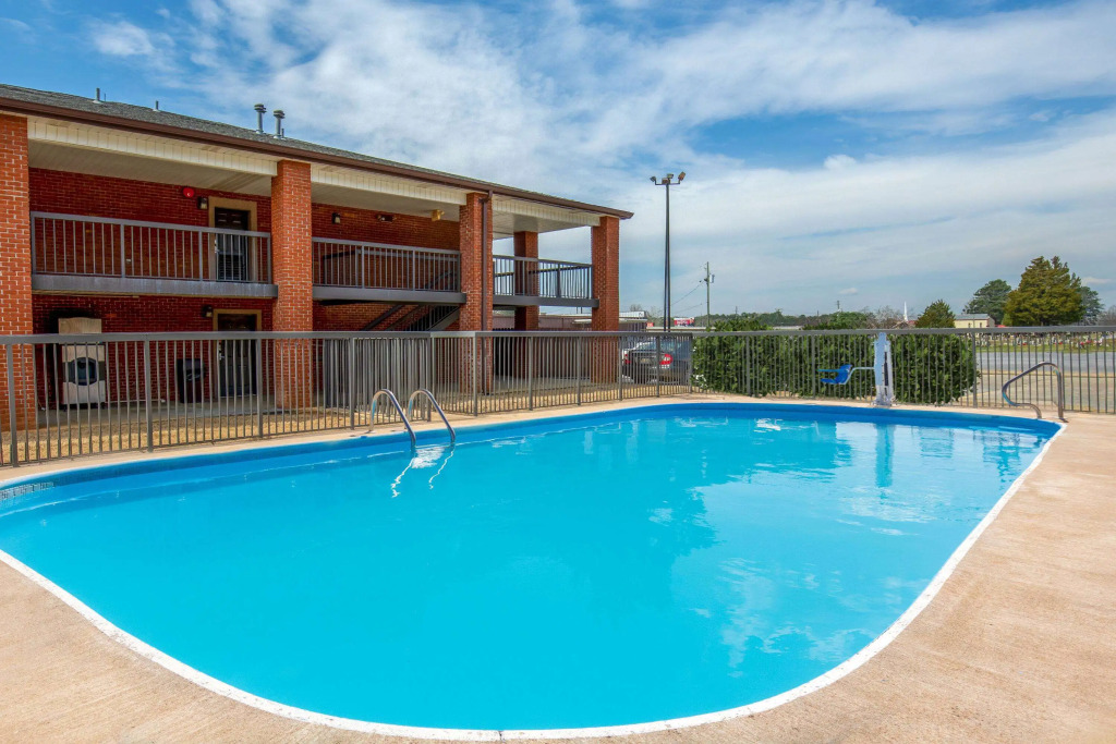 Days Inn by Wyndham Childersburg