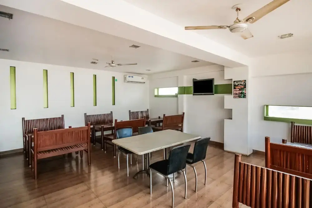 OYO 33399 Hotel Alwin