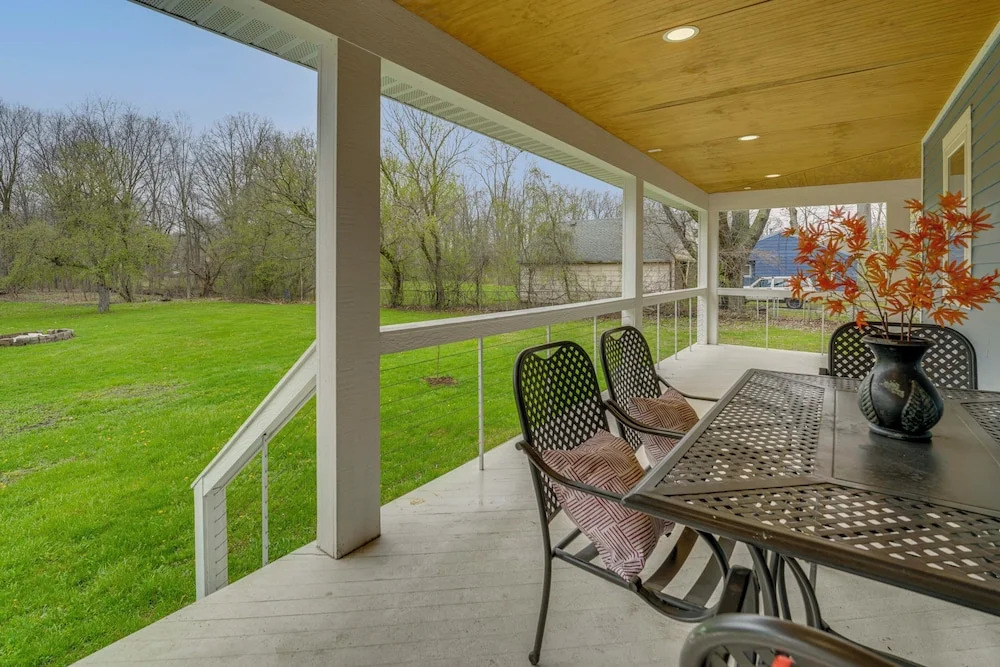 < 1 Mi to Oakland University: Cozy Retreat w/ Yard