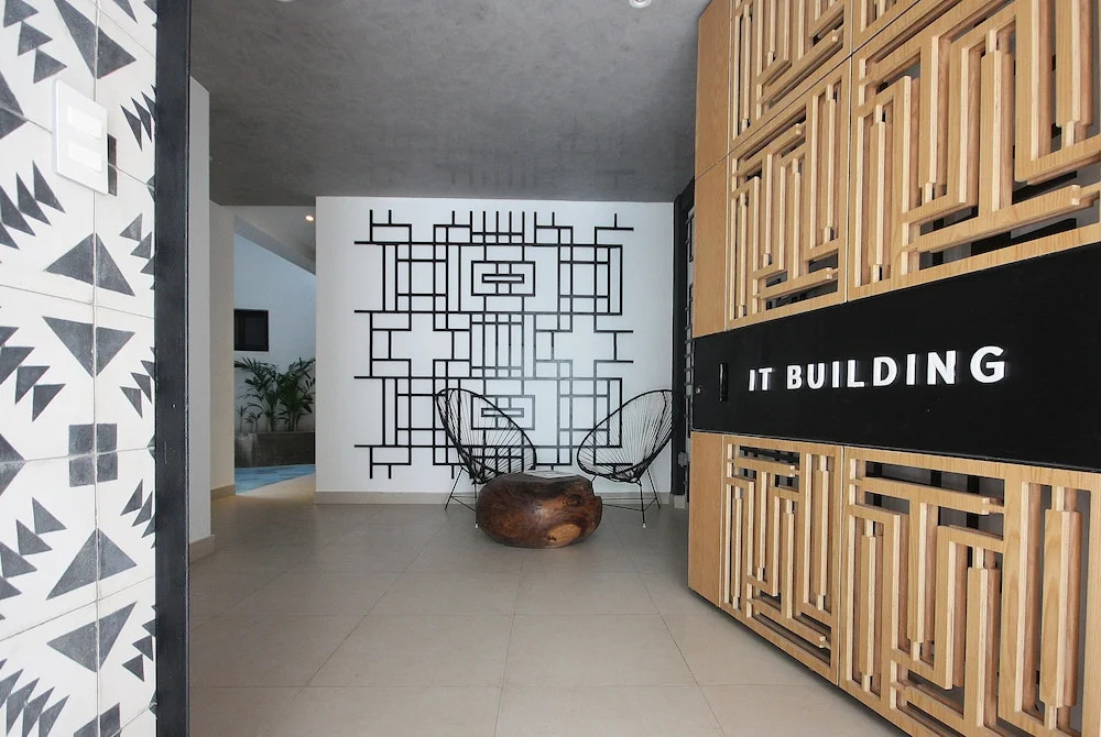 It Building 302 by iMexico