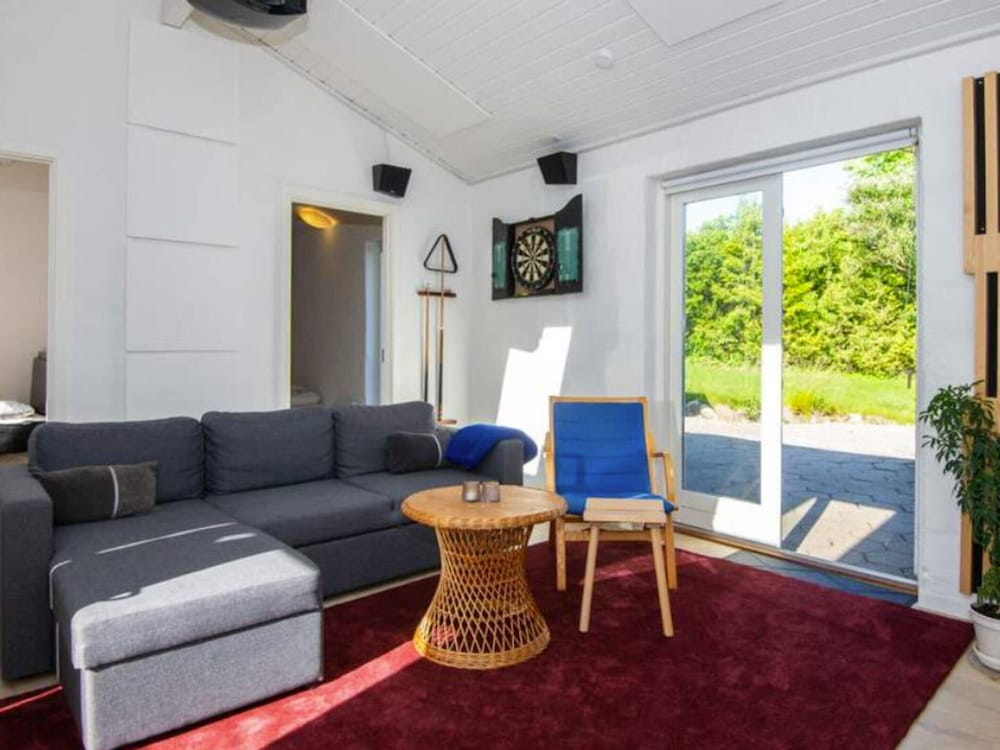 5 Star Holiday Home in Ronde