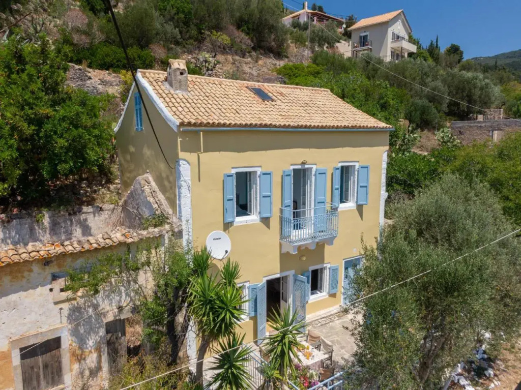 Architect's House (100 meters from Assos beach)