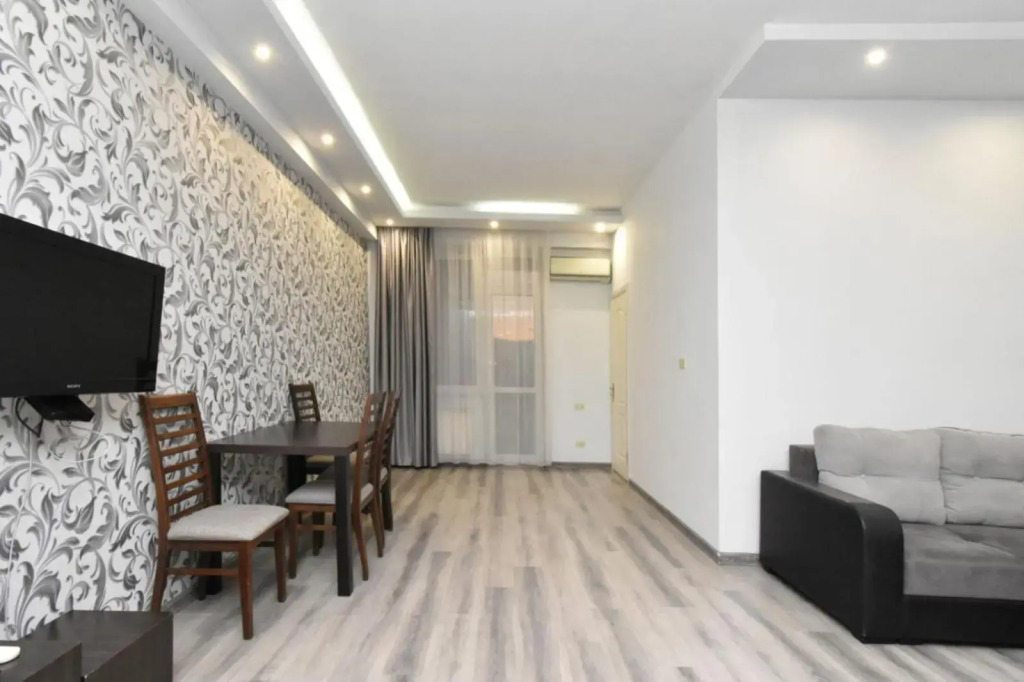 Northern Avenue, 1 bedroom Modern, Renovated apartment HH999