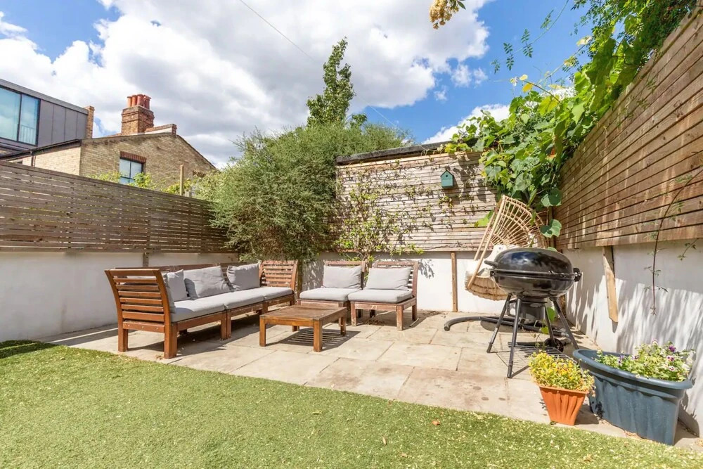 Spacious 2 Bedroom Home in Lewisham