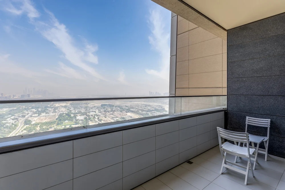 Maison Privee - High Rise 2 BD apt in Index tower