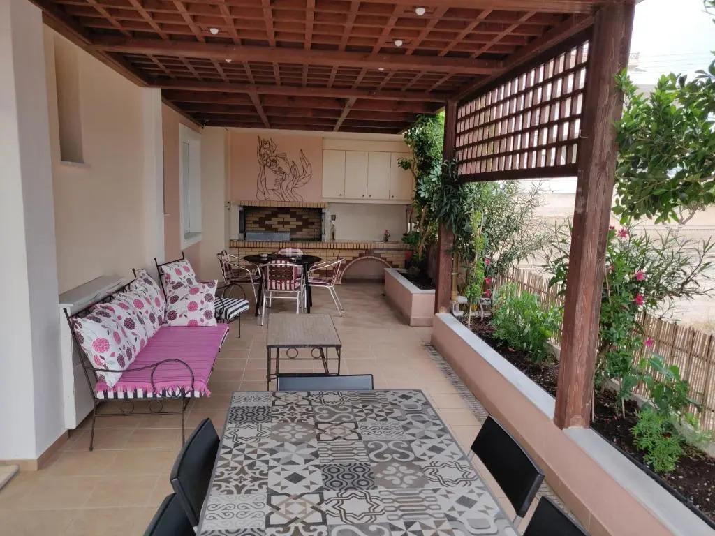 House,1000m from the beach