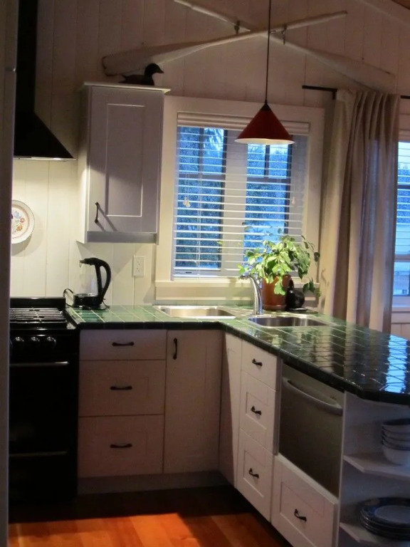 Stillwater Beach House Bed & Breakfast