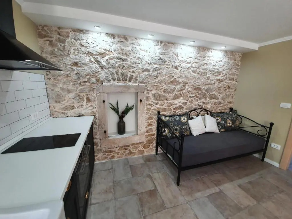 Rustic House Diklo 20m from the sea