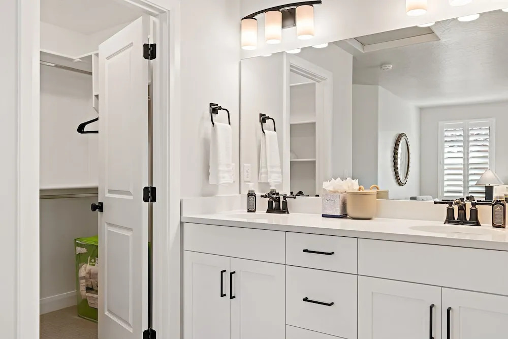 Zions Base Camp 4 Bedroom Townhouse by RedAwning
