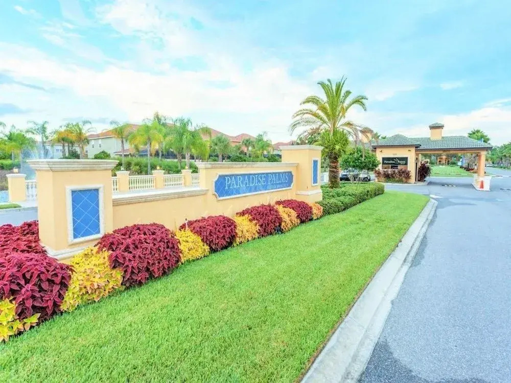 Paradise Palms Vacation Home 4 Bedrooms townhouse by RedAwning
