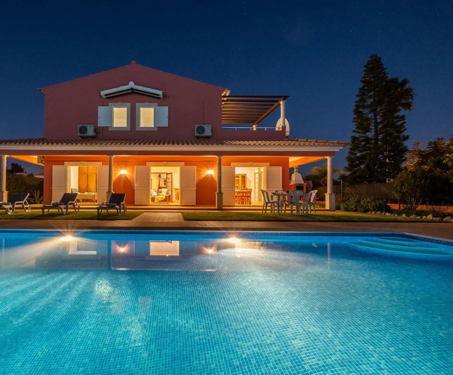 Villa Sunrise - com piscina privada e BBQ em Carvoeiro