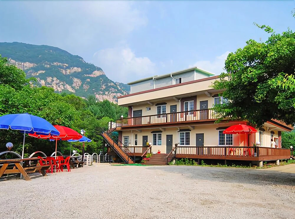 Pocheon Sanjeong Lake Travel Sketch Pension