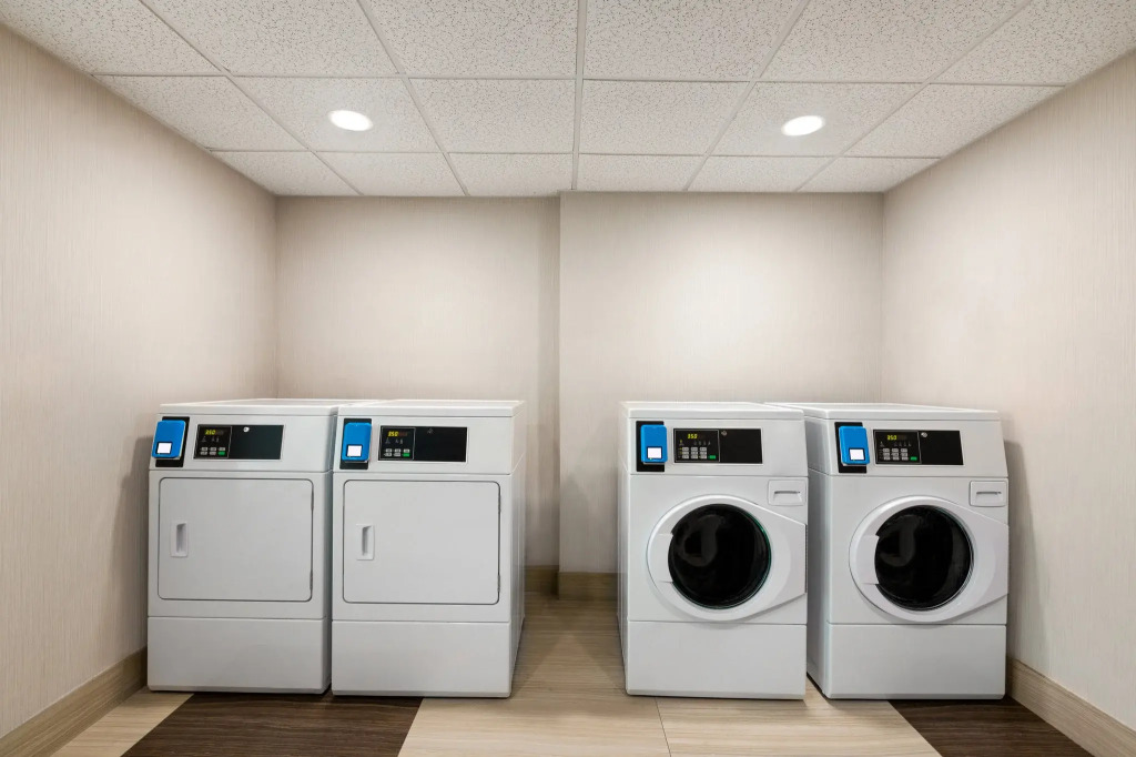 Holiday Inn Express & Suites Pembroke Pines-Sheridan St by IHG