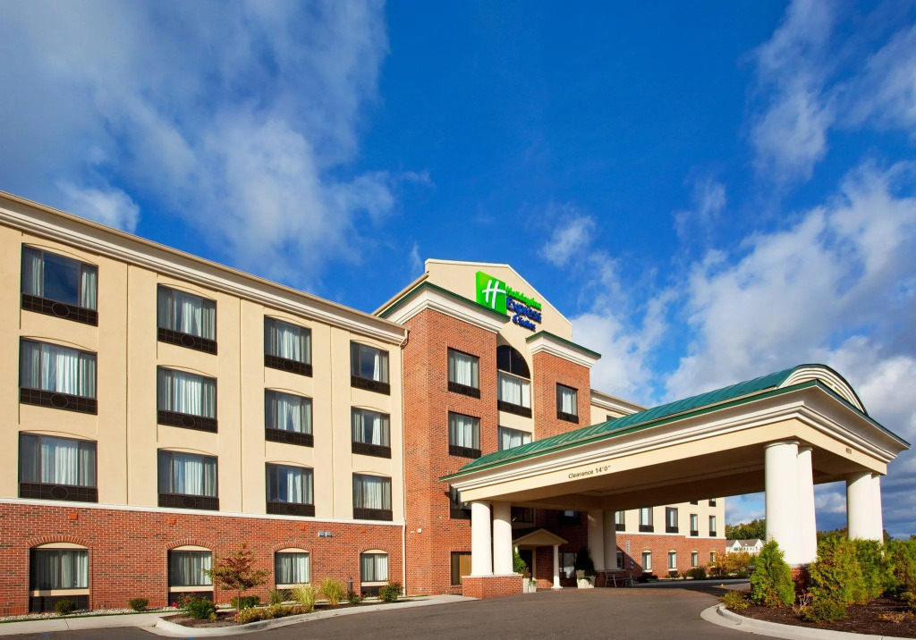 Holiday Inn Express Hotel & Suites Detroit-Utica by IHG