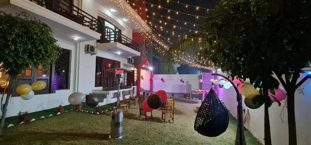 Nook Inn & Suites - 2 Min Walk From MG ROAD METRO