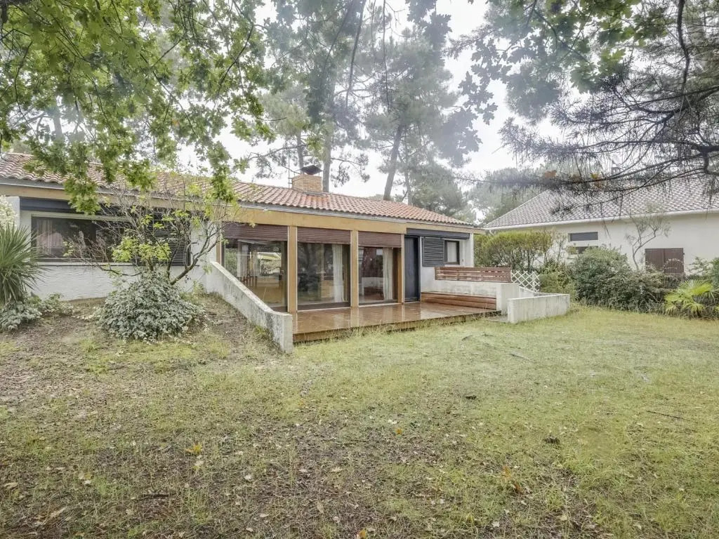 Maison atypique 7 pers, 2 terrasses, cheminée, à 1,5 km des plages et centre - FR-1-521-143