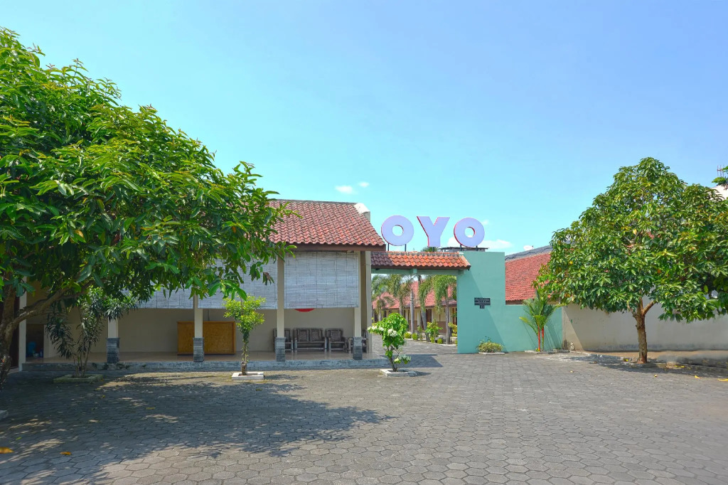 OYO 810 Idola Residence