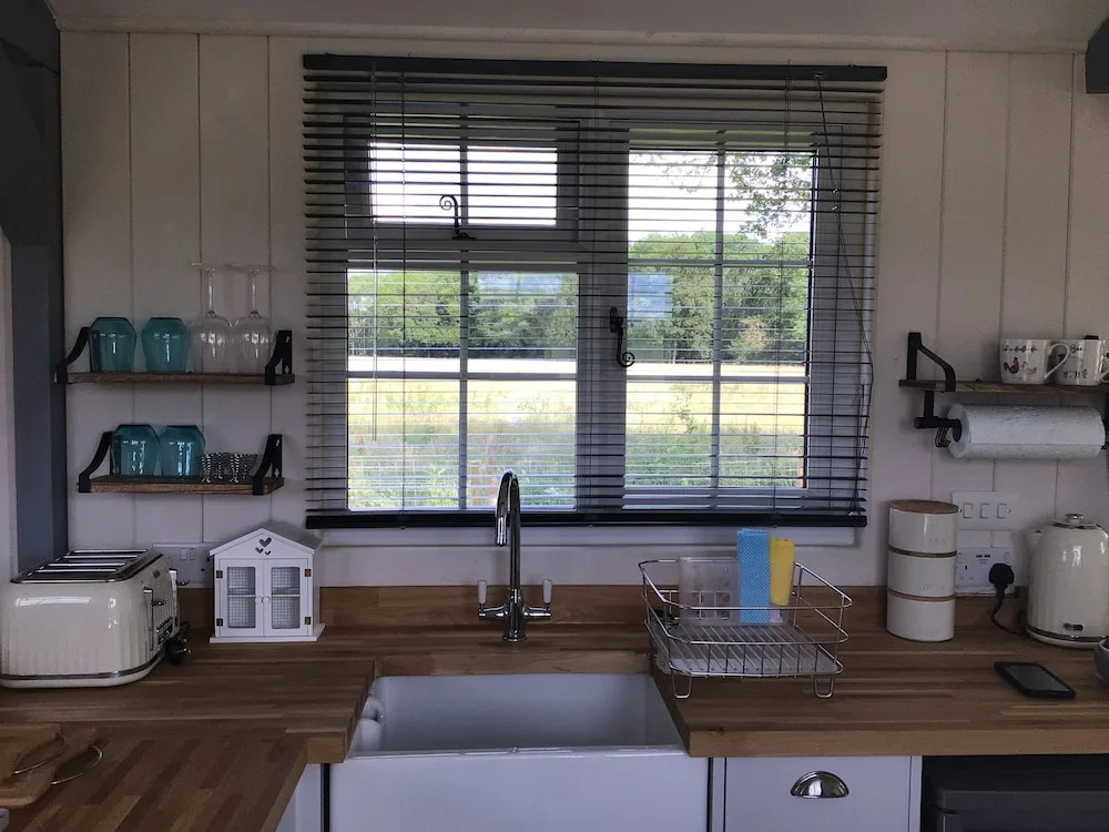 Charming Luxurious Rural Shepherds Hut