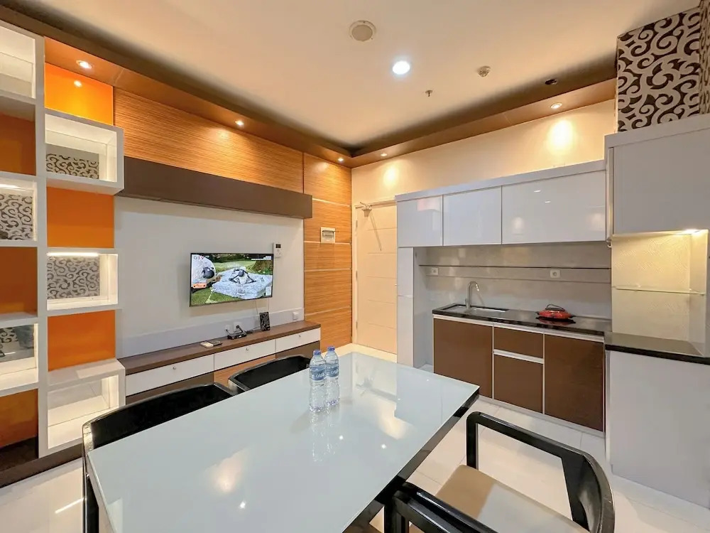 2Br Apartment Near Tunjangan Plaza In City Center At Trillium Residence