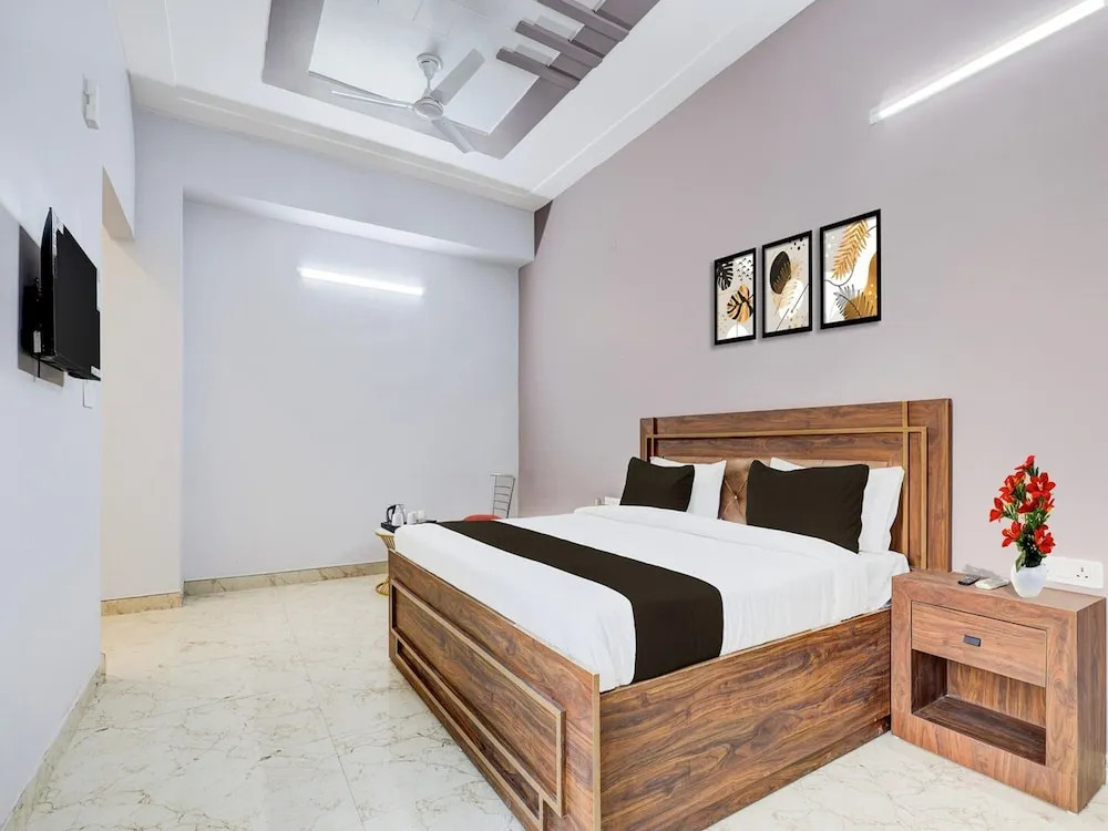 Super Hotel Pari Chowk Formerly The Divine KRC