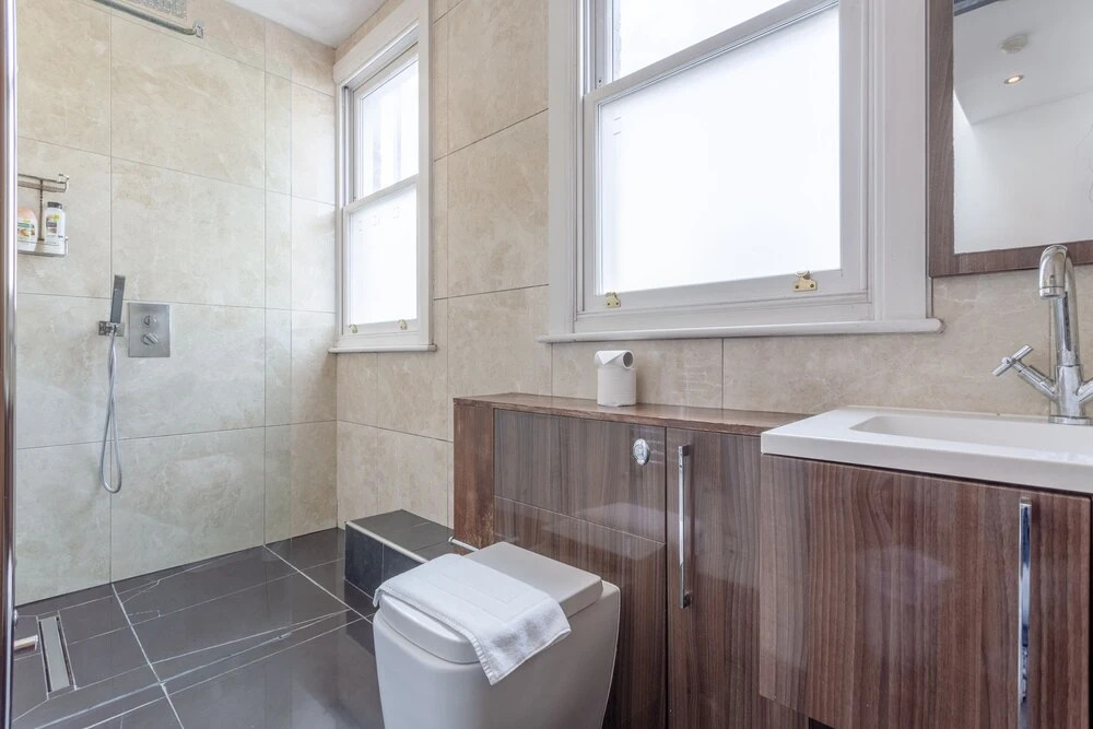 Spacious and Contemporary 3 Bedroom House