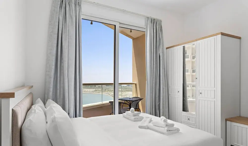 WelHome - Lovely Studio Apartment in Production City