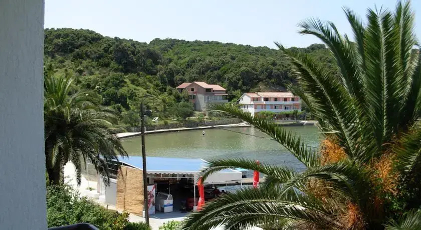 Rooms Makaus