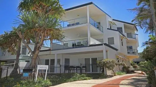 Unit 2, Beach Gallery, 9 Andrew Street Point Arkwright, 500 Bond, Linen Supplied