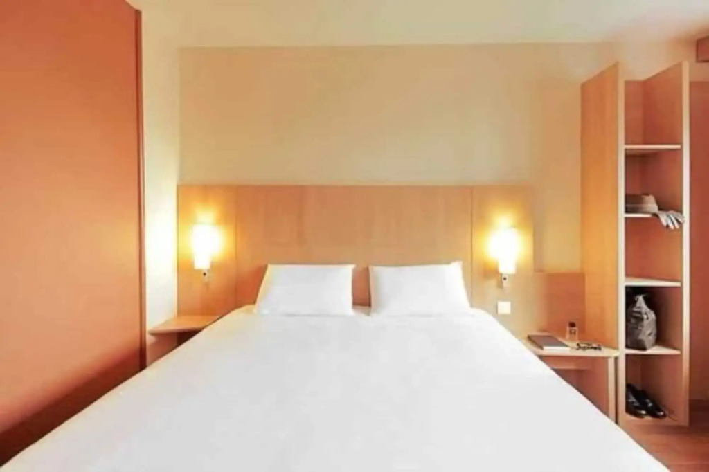 Ibis Como