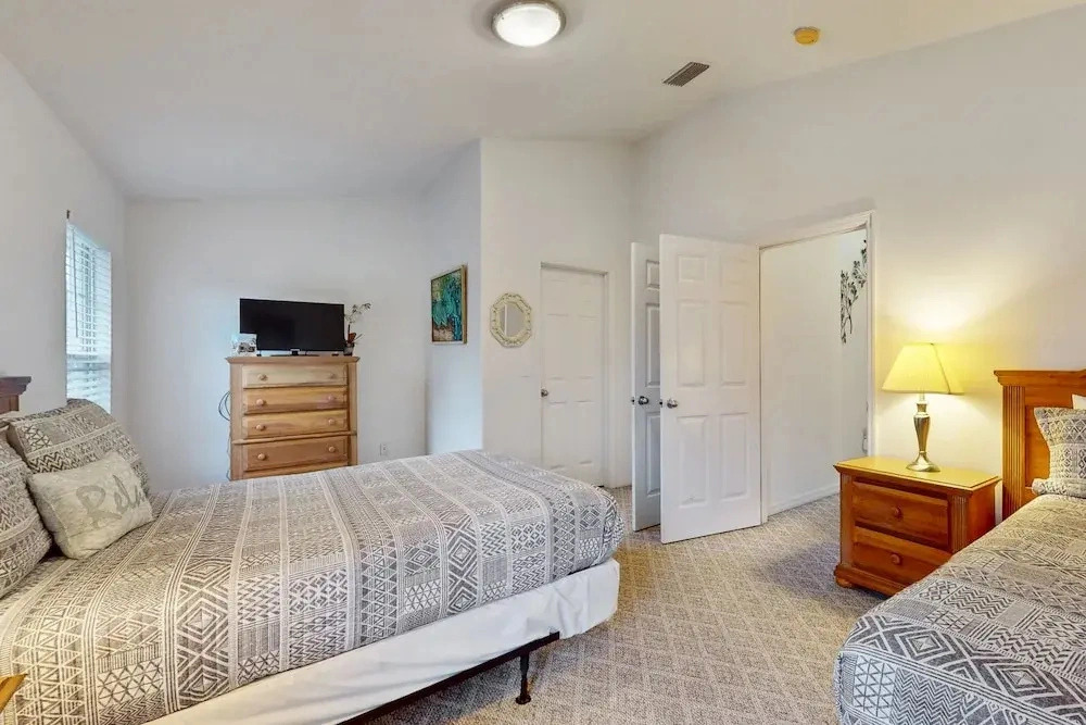 Spacious Townhome With Shared Pool Near Golf, Marinas, & Restaurants