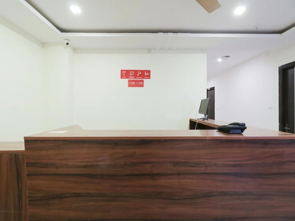 Sujatha Nirmala Convent Road by OYO Rooms